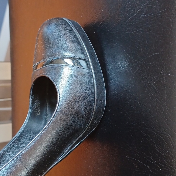 Cole Haan "Tonya II" Platform Chunky Heel Leather Pump- Sz. 8 - Picture 7 of 13